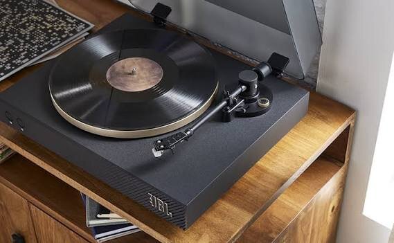 Програвач JBl spinner bt 